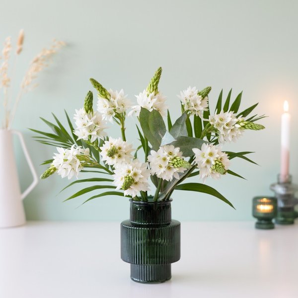 Letterbox flower bouquet - White Wonder - Beautiful big bouquets of flowers delivered by post